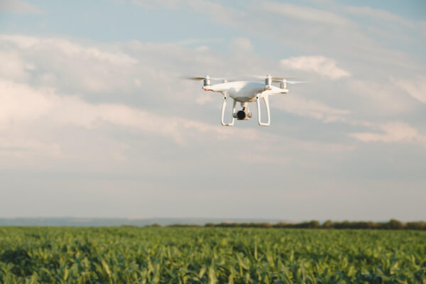 Drone sobrevoando a lavoura - Indústria 4.0
